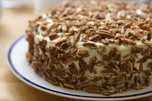 carrot cake pecans cream cheese frosting