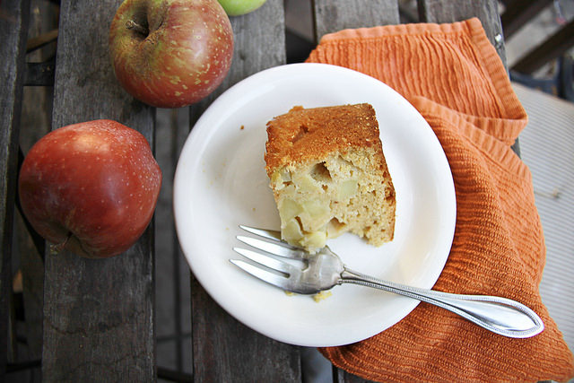 Easy Apple Cake